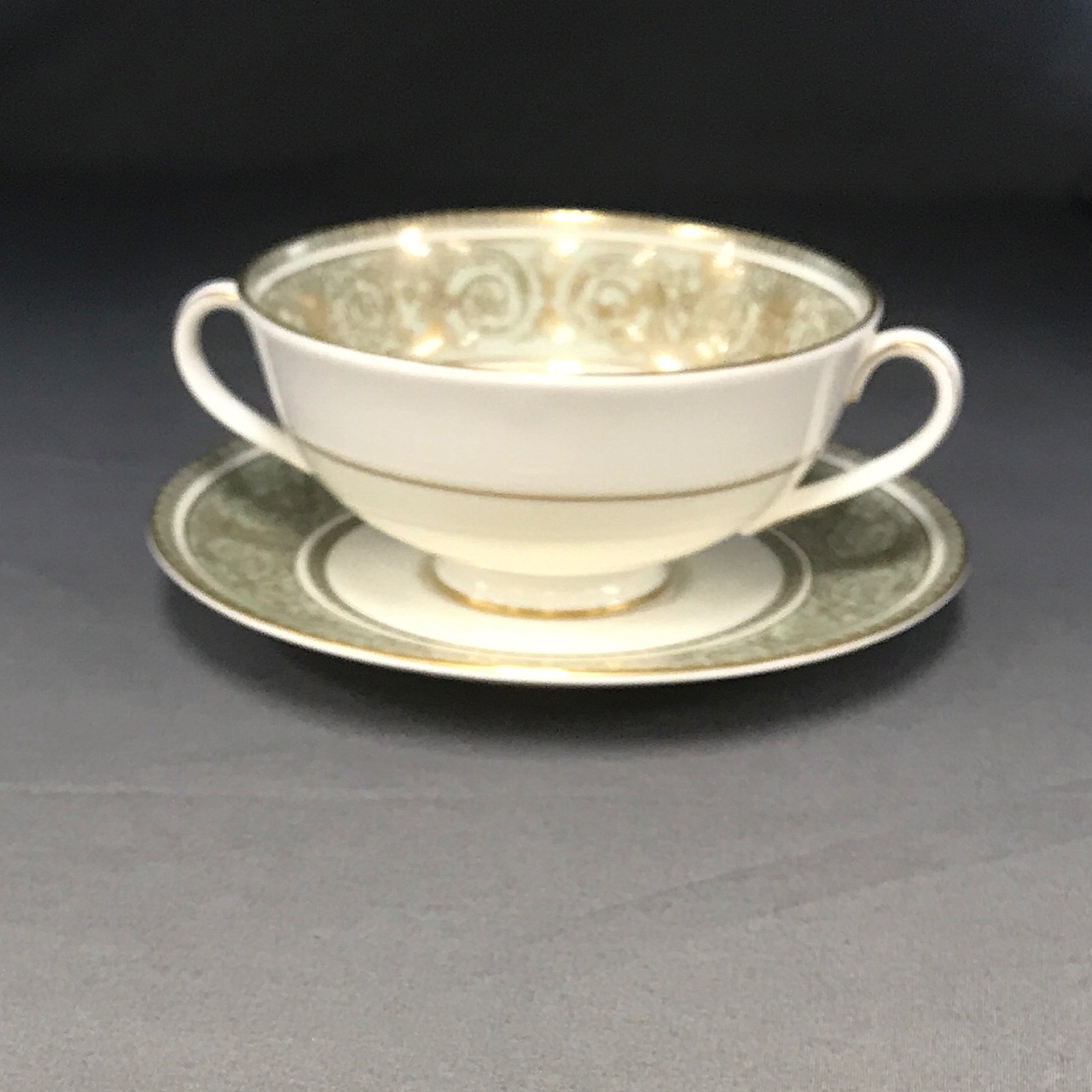 Royal Doulton - English Renaissance - Cream Soup and Stand - Echo's China